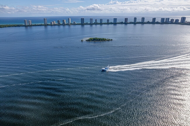 Building Photo - 112 Doolen Ct