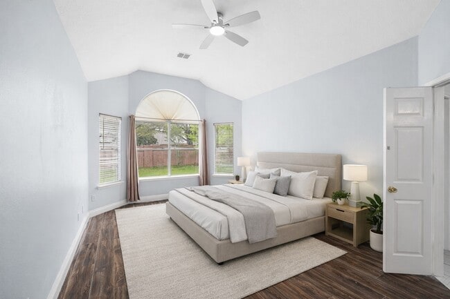 Building Photo - 2623 Pine Shadows Dr