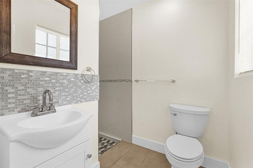 Building Photo - 5781 SW 25th St