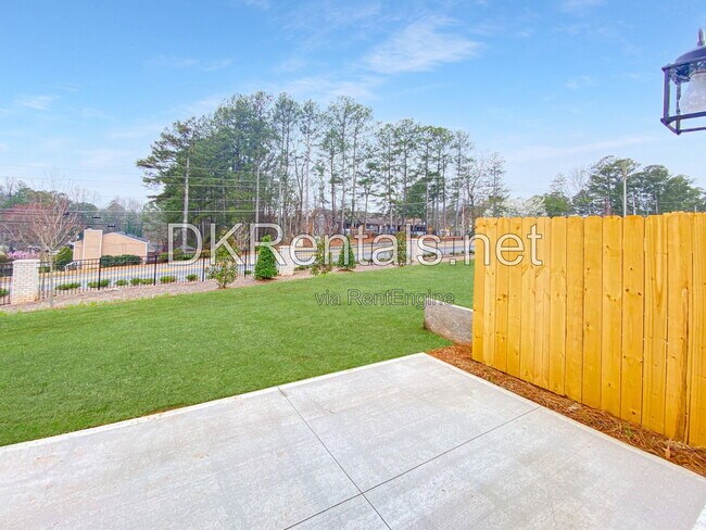 Building Photo - 1466 Fern Ridge Ln