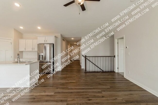 Building Photo - 965 Cedar St
