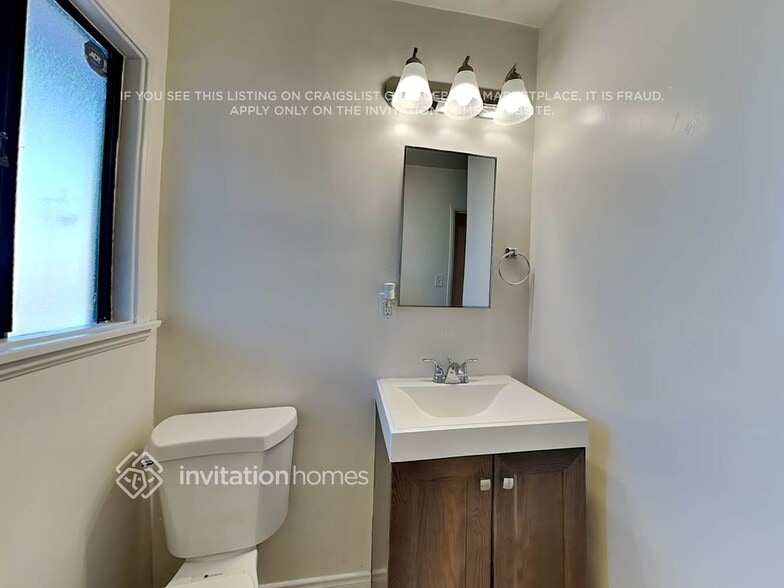 Building Photo - 15040 Valerio St