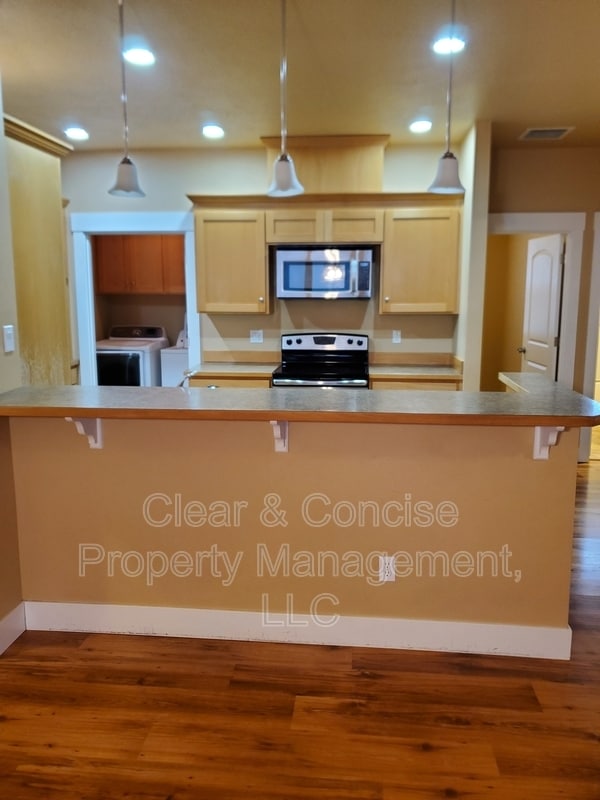 Building Photo - 920 Arcadia Dr