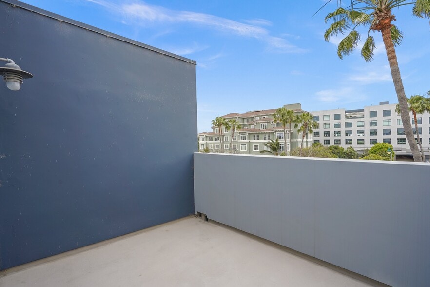 Master deck - 5400 Playa Vista Dr
