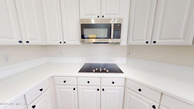 Building Photo - 10061 Vineyard Lake Rd E