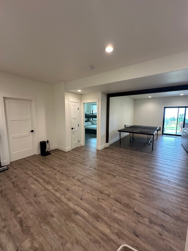 Building Photo - 65 Kamloop Ct