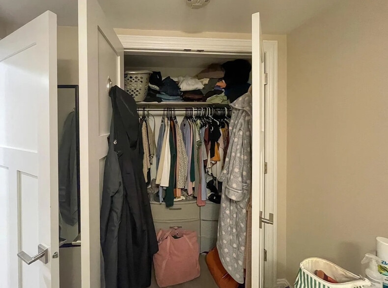 Building Photo - 2730 N Wilton Ave