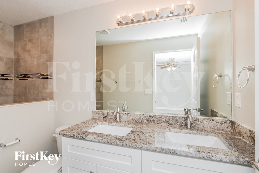 Building Photo - 918 Armstrong Rd SE