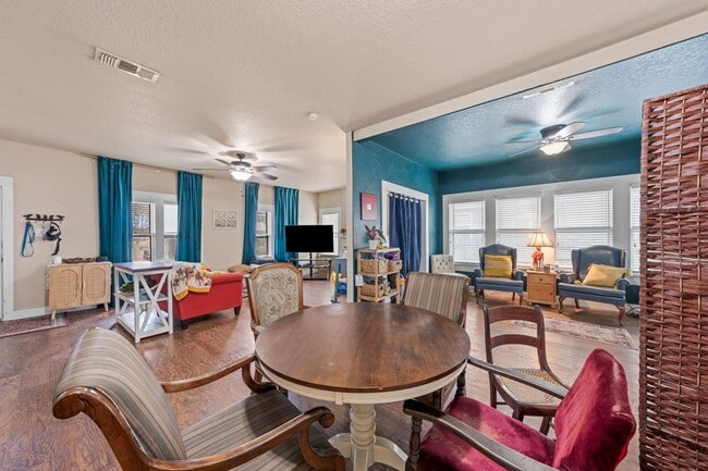 Building Photo - 312 Lytle St