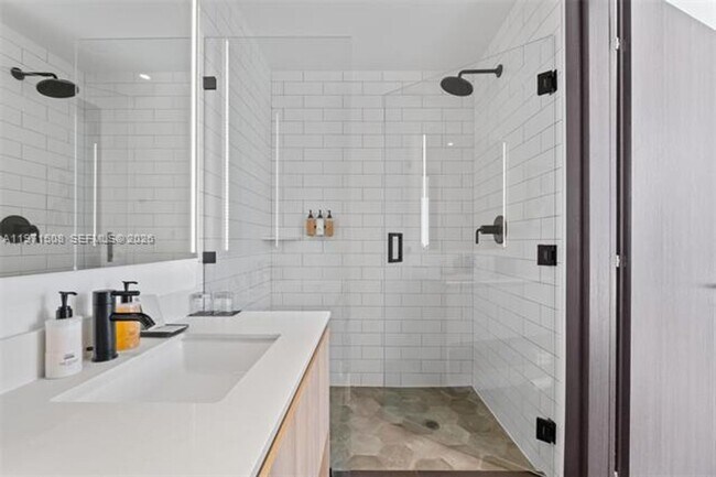 Building Photo - 398 NE 5th St