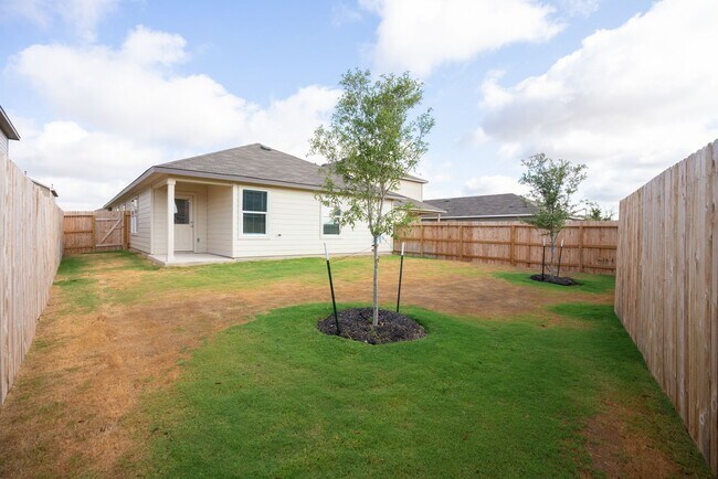 Building Photo - Beautiful 3 Bed Home in Preserve at Medina | Granite Counters, Covered Patio & Community Amenities