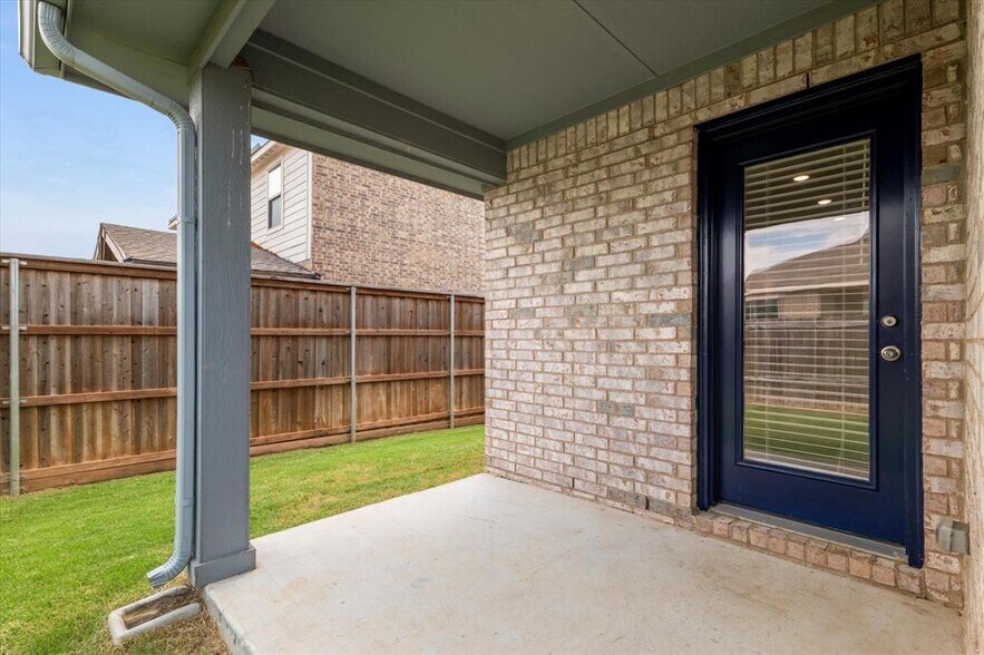 Building Photo - 3006 Cliffview Dr