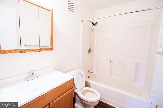 Building Photo - 102-107 Timberlake Terrace