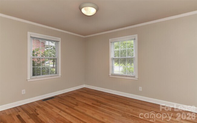 Building Photo - 420 Seneca Pl