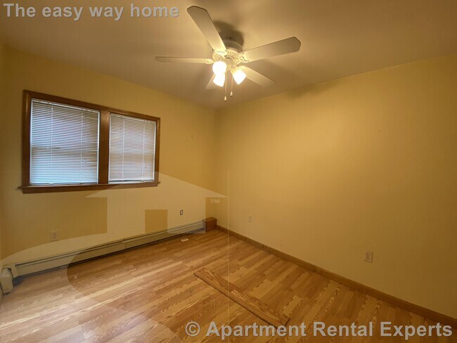 Building Photo - 64 Paris St