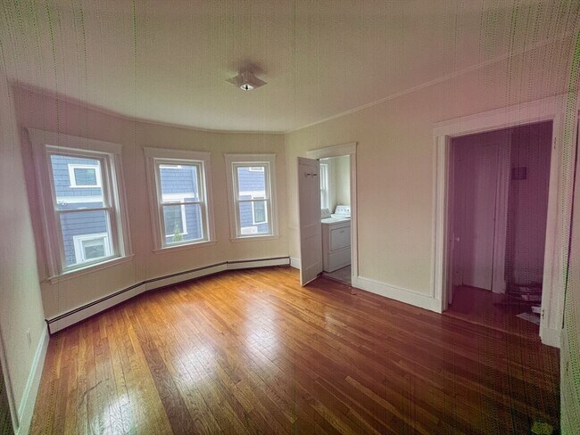 Building Photo - 190 Maplewood St