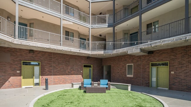 Building Photo - 1260 E University Dr