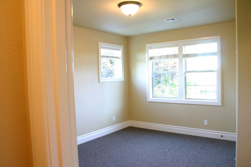 Building Photo - 3111 NW Grant Ave