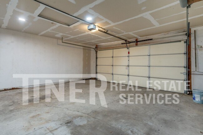 Building Photo - 324 Bridge Pl