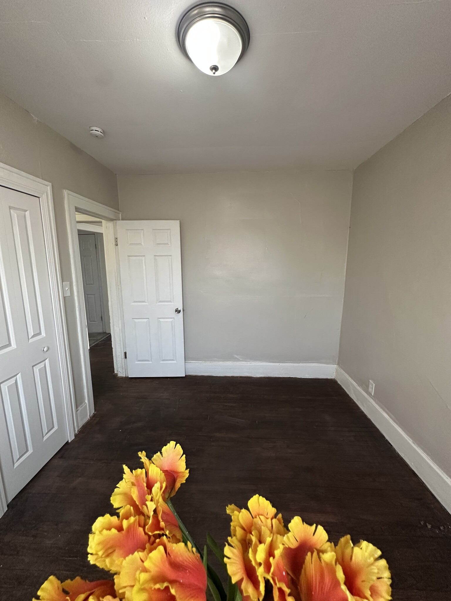 Upstairs Unit - 4820 Haverhill St