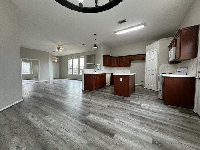 Building Photo - Enjoy living in this single story 3 bedroom+office that has a closet so it could be a 4th bedroom...