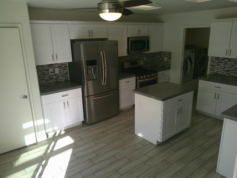 Building Photo - 973 Cedar Pines St