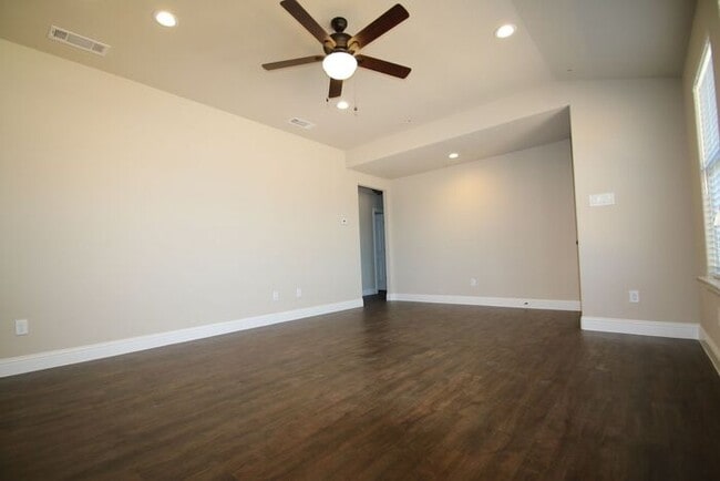 Building Photo - Elevated Living on the Waters Edge in Pelican Bay! ~ ((AZLE ISD!!)) Granite Countertops~ Stainles...