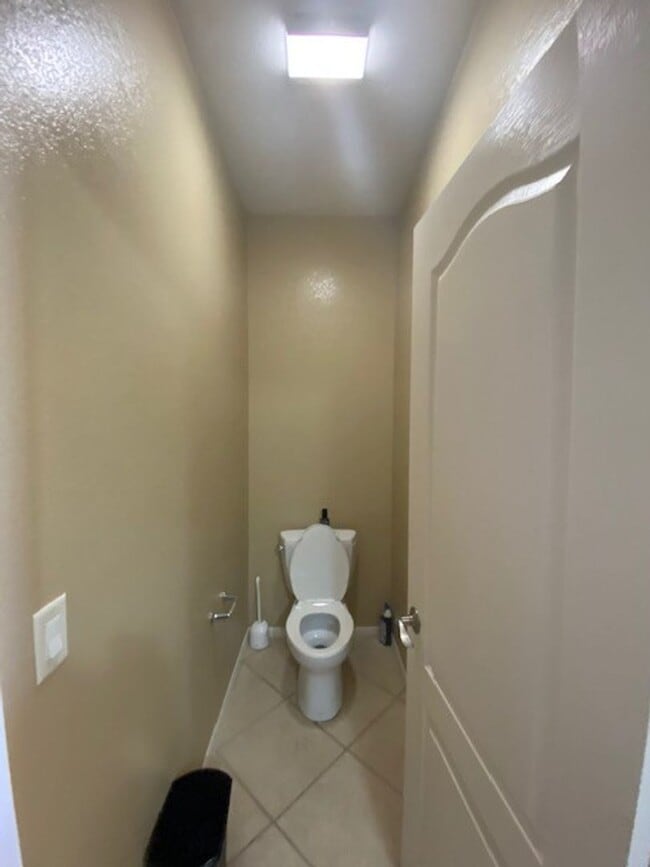 Building Photo - Beautiful, Must See 3 Bed, 2.5 Bath Town H...