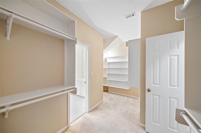 Building Photo - 13811 Muirfield Village Dr