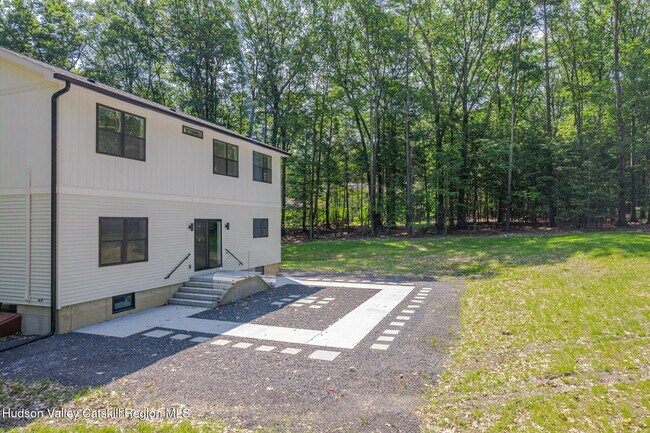 Building Photo - 32 Maurizi Ln