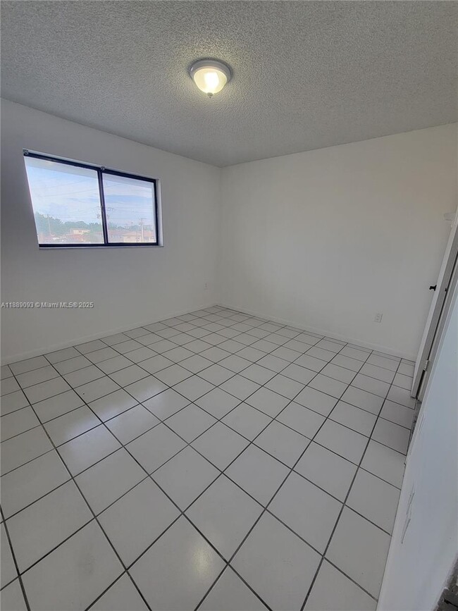 Building Photo - 355 E 33rd St