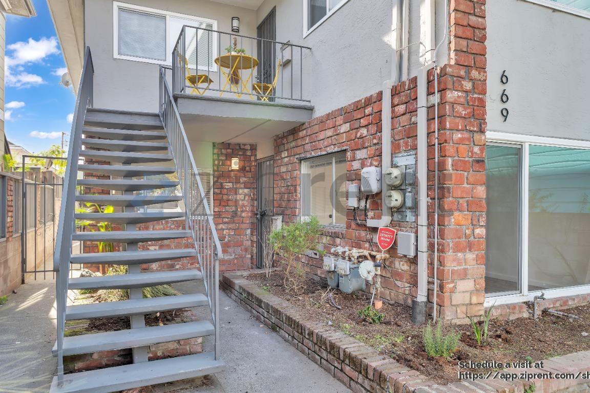 Building Photo - 669 33rd St