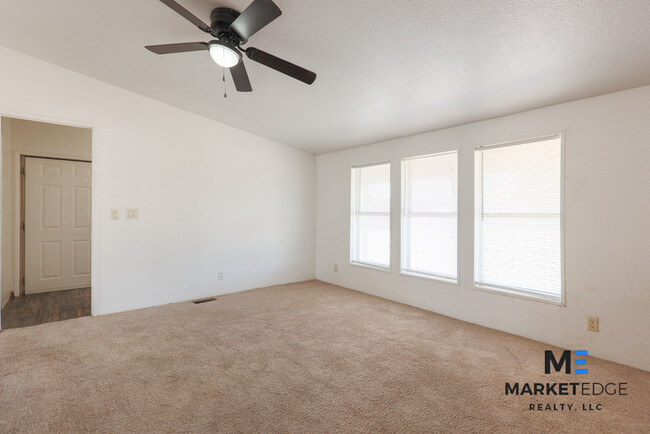Building Photo - 5Bed/3Bath Home in Buckeye, AZ! Ready for ...