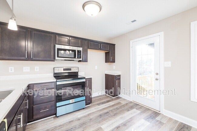 Building Photo - 808 Lillian Grace Dr