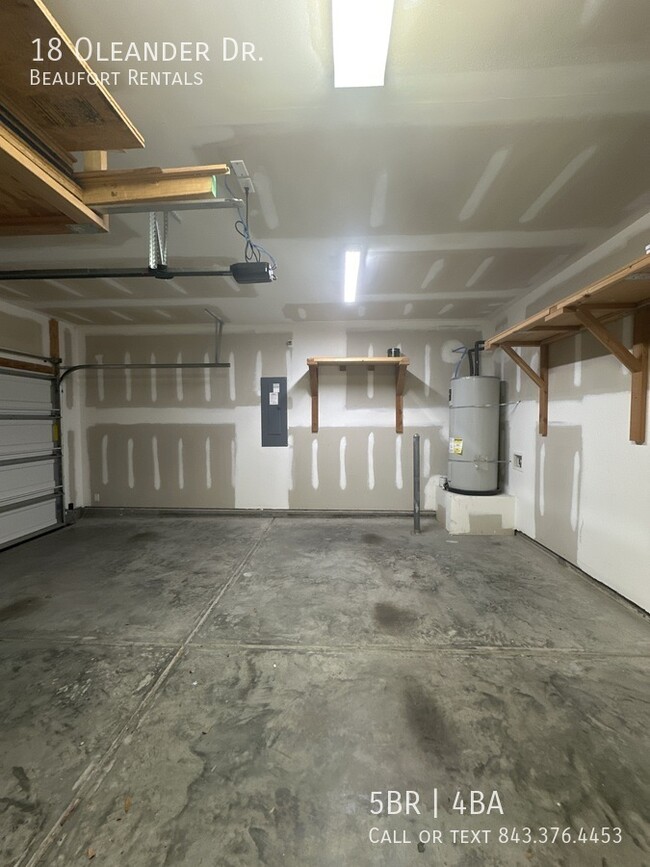 Building Photo - 18 Oleander Dr