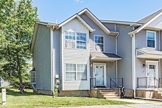 Building Photo - 2 bedroom, 2.5 bath end unit townhome in Newark