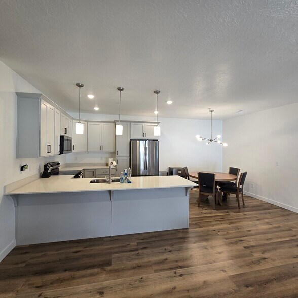 Kitchen - 2342 E 830 S