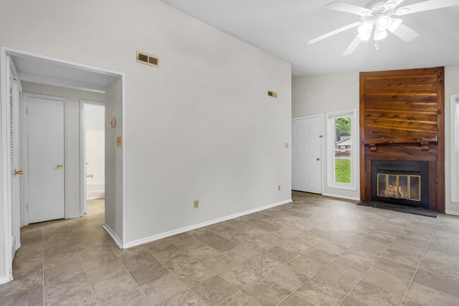 Building Photo - 1629 RaceTrack Rd