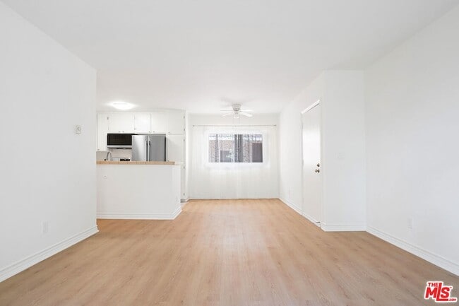 Building Photo - 9005 Cynthia St