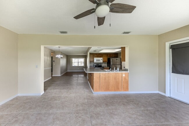 Building Photo - price drop!! PET FRIENDLY- WATERFRONT- SPACIOUS- CENTRAL LOCATION