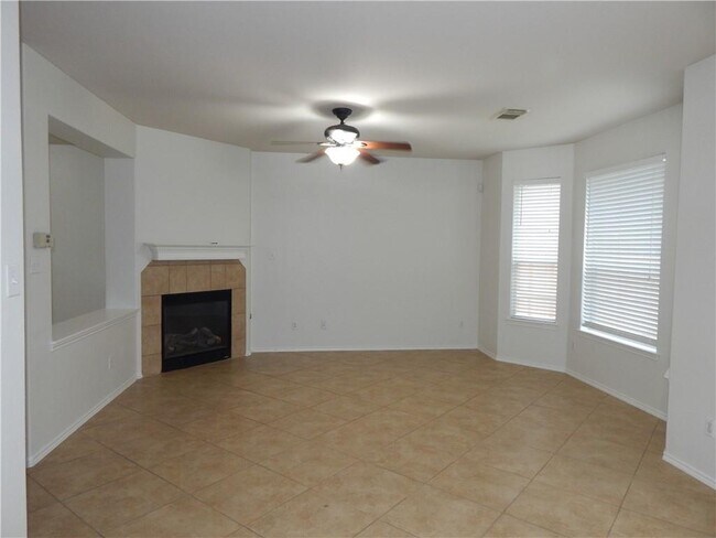 Building Photo - 13521 Shawna Dnay Dr