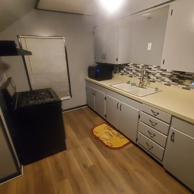 Building Photo - 314 Julia St