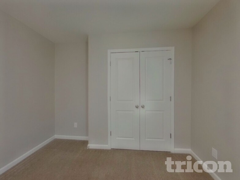 Building Photo - 126 Spring Knoll Dr