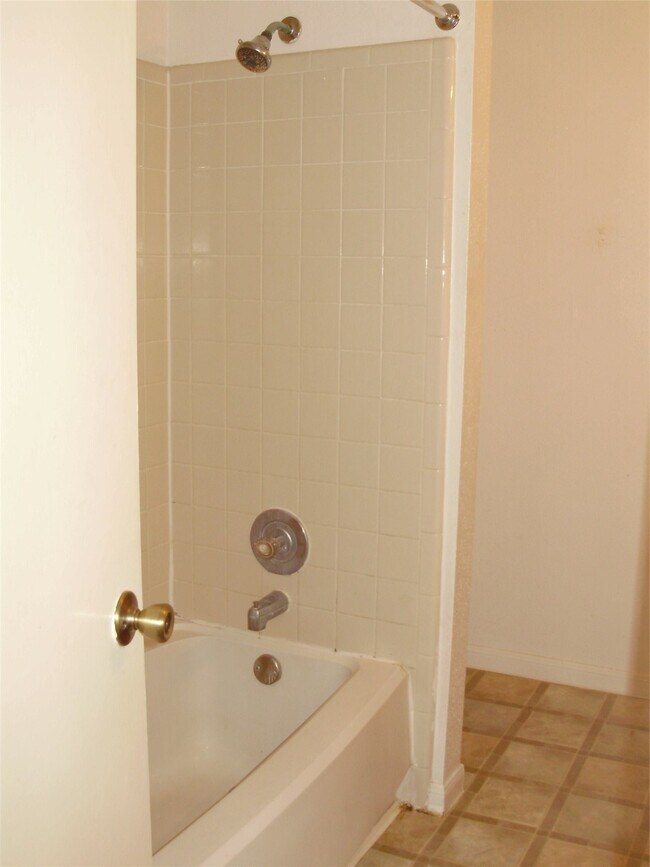 Building Photo - 2107 Shiveley Cir