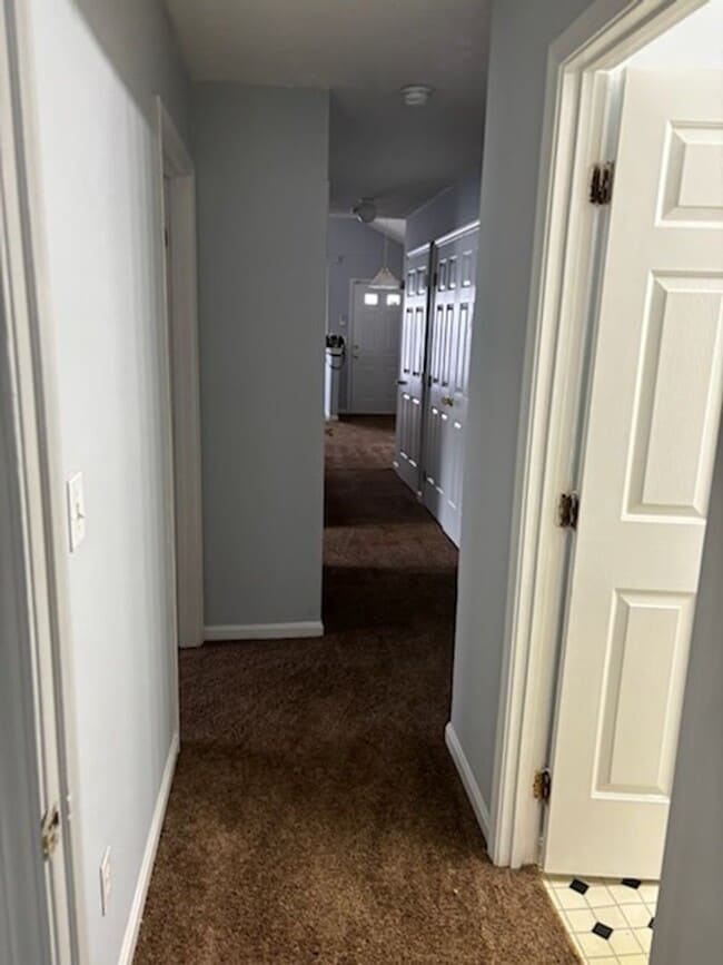 Building Photo - RH - 2512