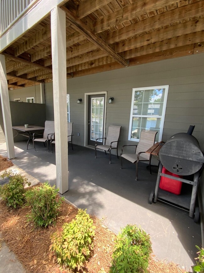 Building Photo - 501 Port Laz Ln