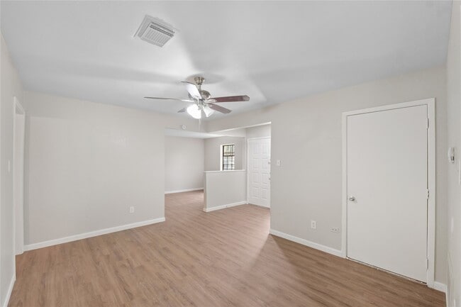 Building Photo - 7111 Pinehook Ln