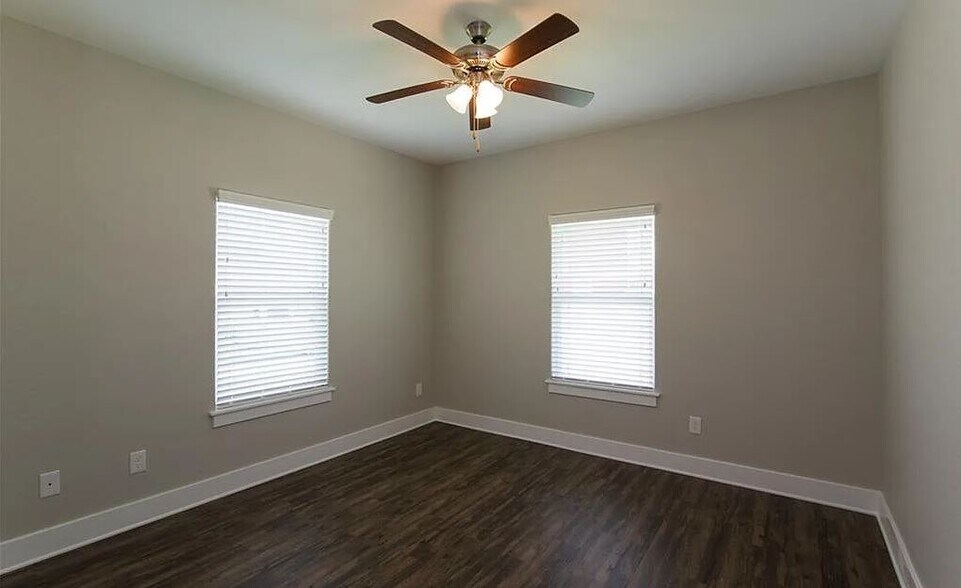 Building Photo - 124 Waverly Dr