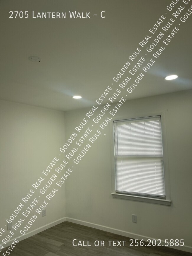 Building Photo - 2705 Lantern Walk SE