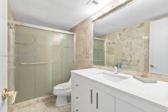 Building Photo - 1420 Brickell Bay Dr